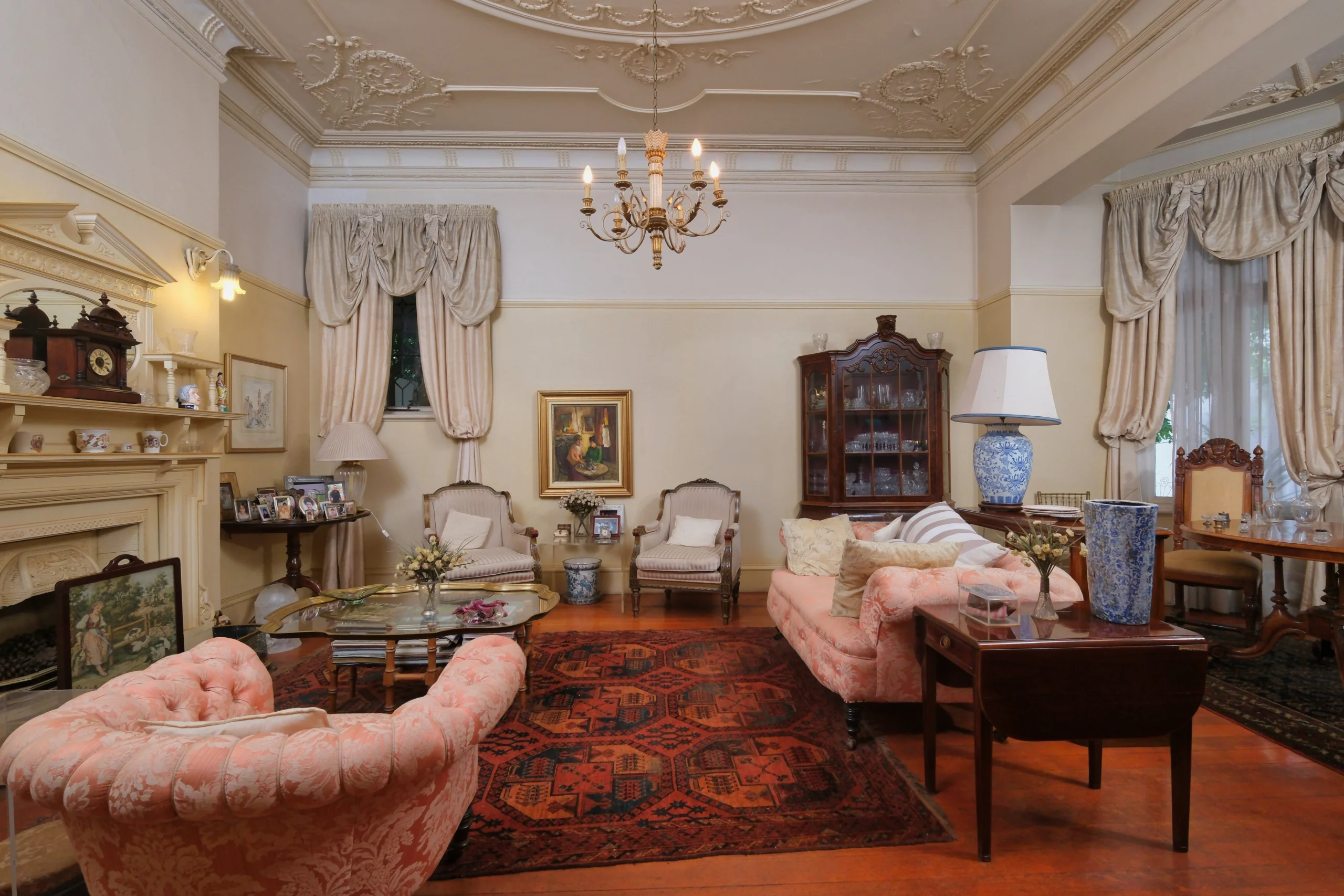 Classic elegant living room with traditional furniture chandelier and patterned rug